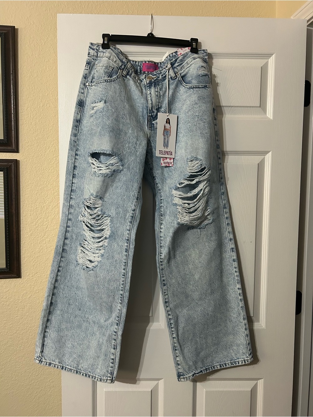 Telepatía Light Wash Distressed Wide-Leg Jeans